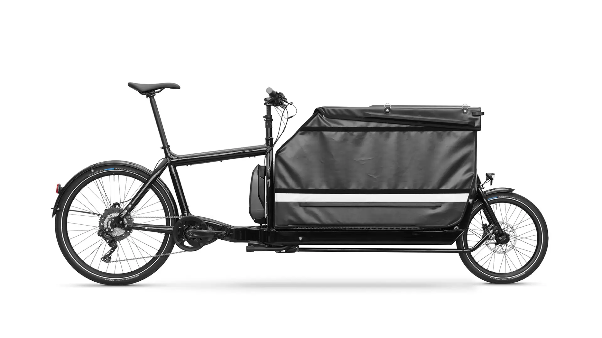 E-Bullitt X von Larry vs Harry – das extralange Lastenrad mit Power und Stauraum. Seitenansicht des E-Bullitt X von Larry vs Harry – mit großer Gepäcktasche für gewerbliche Transporte.