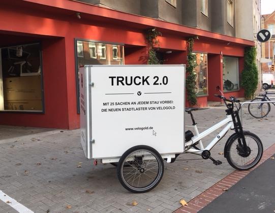 Gefördertes Lastenrad für den gewerblichen Einsatz vor dem VELOGOLD-Ladengeschäft